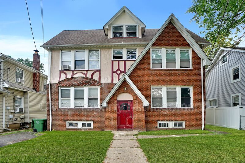 706 Chestnut St. - 3rd Floor property image