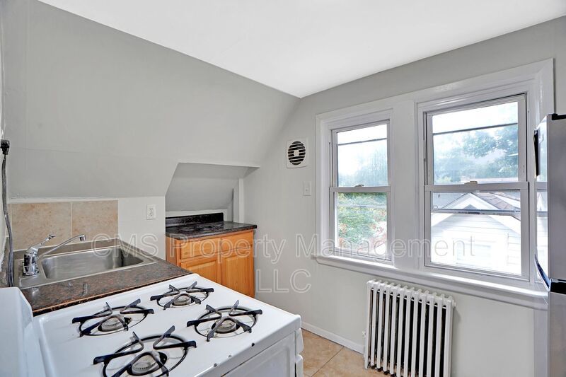 706 Chestnut St. - 3rd Floor property image