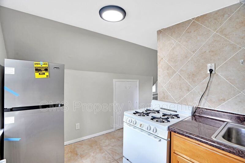 706 Chestnut St. - 3rd Floor property image