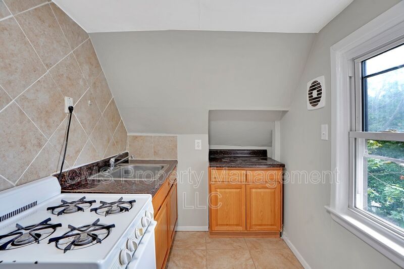 706 Chestnut St. - 3rd Floor property image