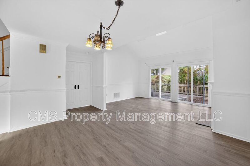 1803 Poplar Ct property image