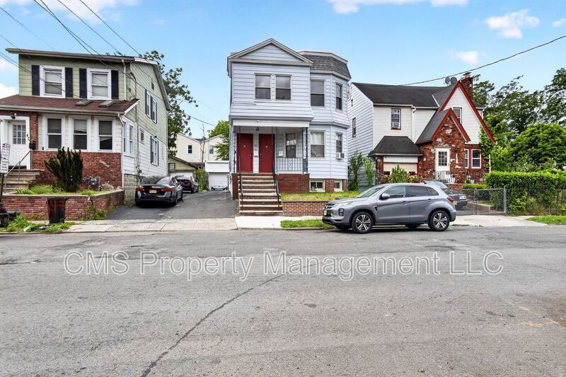 49 Welland Ave, 2nd Floor property image