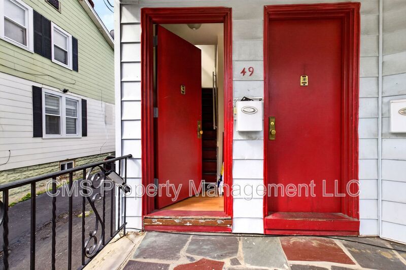 49 Welland Ave, 2nd Floor property image