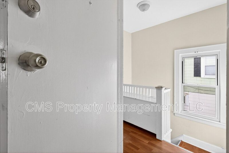 49 Welland Ave, 2nd Floor property image
