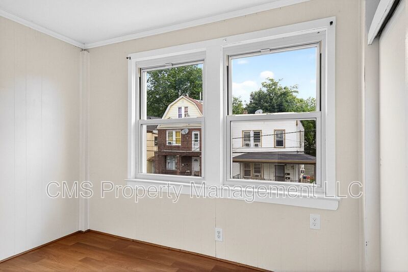 49 Welland Ave, 2nd Floor property image
