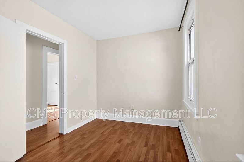 49 Welland Ave, 2nd Floor property image