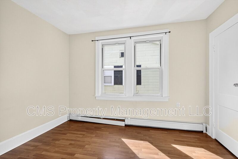49 Welland Ave, 2nd Floor property image