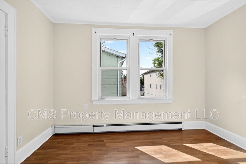 49 Welland Ave, 2nd Floor property image