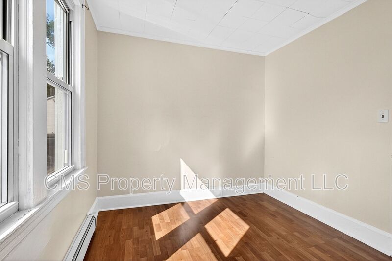 49 Welland Ave, 2nd Floor property image