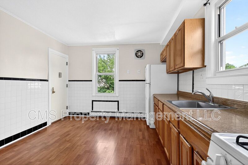 49 Welland Ave, 2nd Floor property image