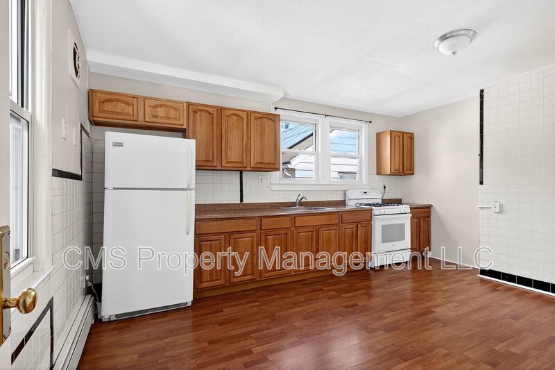 49 Welland Ave, 2nd Floor property image