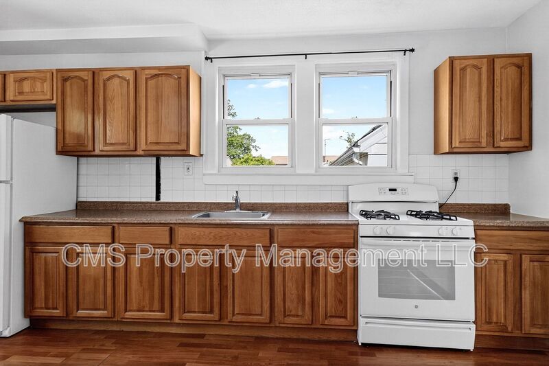 49 Welland Ave, 2nd Floor property image