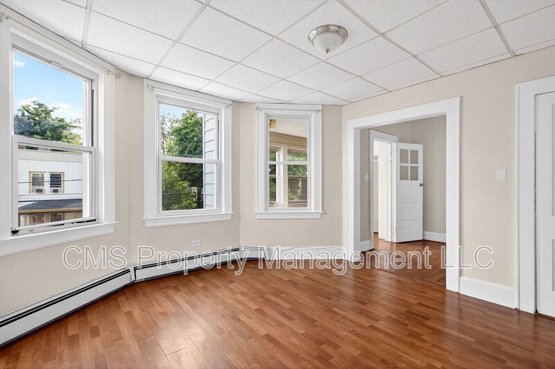 49 Welland Ave, 2nd Floor property image